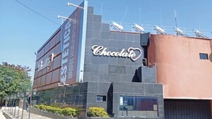 Abogado estaba con sus cuates en un motel, se puso raro y murió