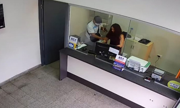 Millonario asalto a plena luz del día en una agencia de viajes de Fernando de la Mora - OviedoPress