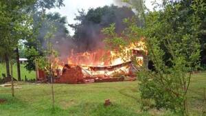 Rayo incendió una casa y dejó a una madre y a sus hijos sin nada