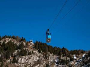 Incidente en un teleférico deja a un centenar de personas atrapadas en los Alpes italianos - Mundo - ABC Color