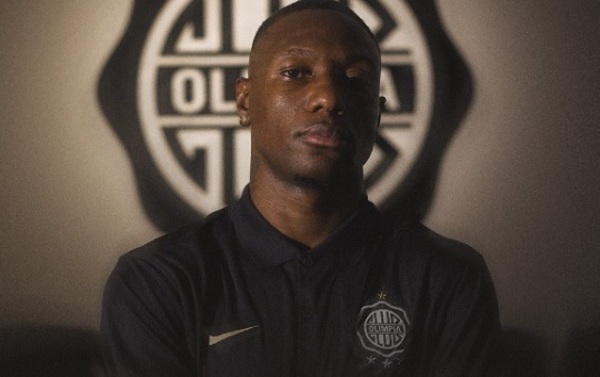 Olimpia oficializa la llegada del lateral ecuatoriano Aníbal Chalá