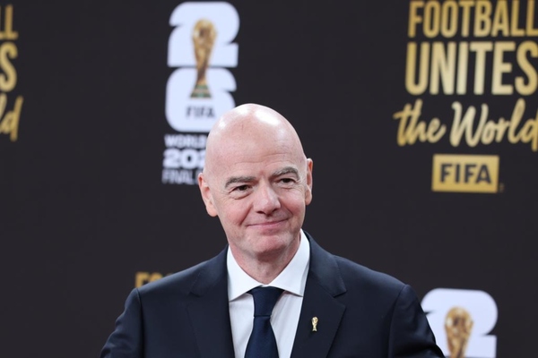 Infantino relanza la “ley Wenger” para revolucionar la norma del fuera de juego