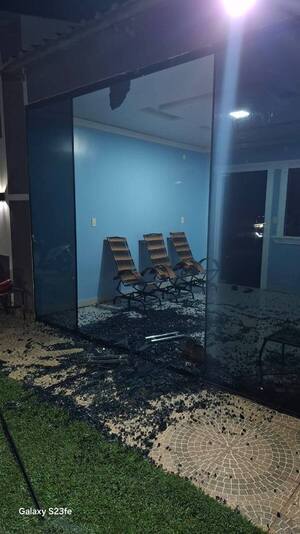 Popular / Motocas disparan contra una vivienda en Yby Pyta