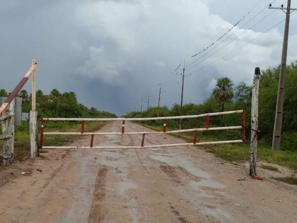 Conductores que no respeten clausuras en días de lluvias serán denunciados ante la Fiscalía en Alto Paraguay - Noticias del Chaco - ABC Color