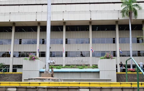 ANDE descarta suba de tarifa para el 90% de usuarios