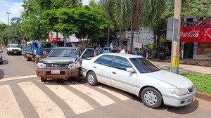Choque en cadena deja varios vehículos dañados en Encarnación - La Tribuna