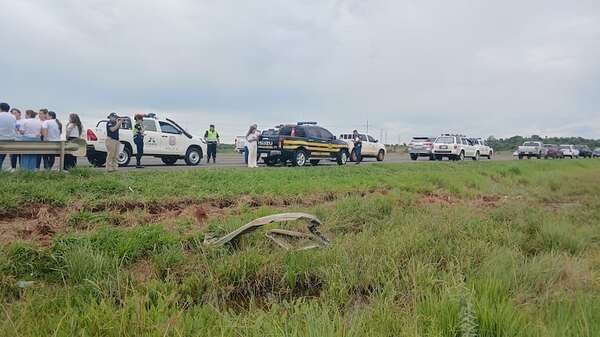 Realizan pericia accidentológica del vuelco fatal de bus Guaireña en Coronel Oviedo - Nacionales - ABC Color