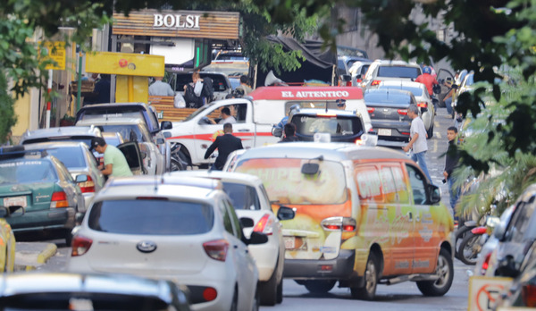 El 2 de enero no será feriado y el Ejecutivo ratifica jornada laboral plena