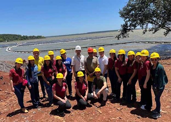 Itaipú fortalece vínculo con la academia mediante visitas técnicas a su Planta Solar Flotante | DIARIO PRIMERA PLANA