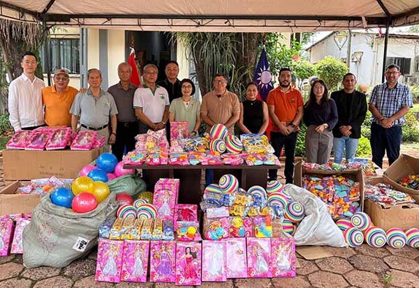 Taiwán comparte la alegría de los Reyes Magos con niños de Ciudad del Este | DIARIO PRIMERA PLANA