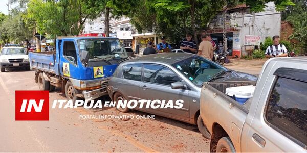 MÚLTIPLE COLISIÓN EN AV. IRRAZABAL DEJA VARIOS VEHÍCULOS DAÑADOS