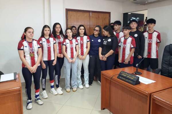 Distinguen a atletas sobresalientes •