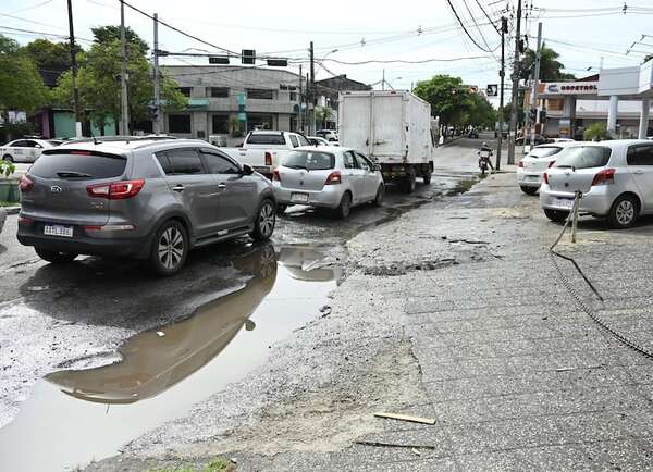 Asunción: Enormes baches sobre Fernando de la Mora generan caos y peligro en el tránsito - Nacionales - ABC Color