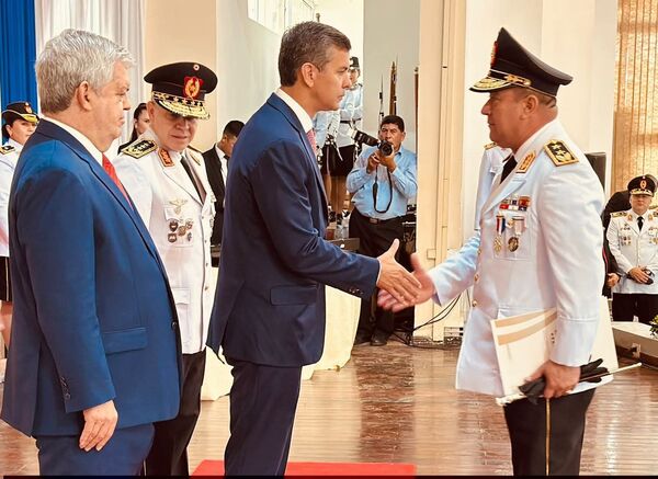 Ascenso y reconocimiento al director de Policía de Concepción en ceremonia de gala - Concepción al Día