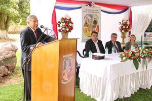 Ministro Ramírez Candia encabezó entrega oficial de título de propiedad para futura sede de los Juzgados de Primera Instancia de General Aquino