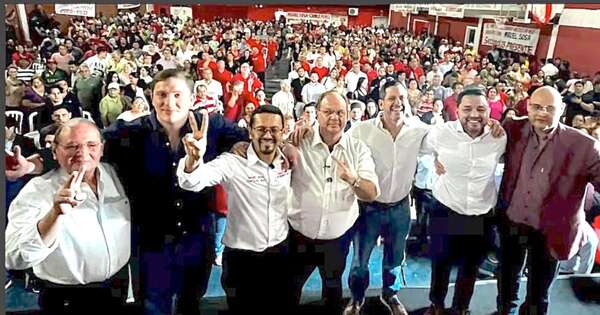 La Nación / Pérez suma el apoyo de 39 presidentes de seccionales