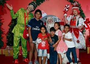Coca-Cola celebró Navidad junto con familias de 80 recicladores - Empresariales - ABC Color