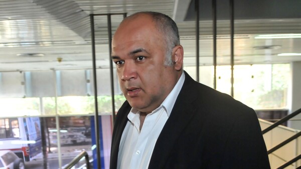 Hermano de Bachi condenado sigue activando en política