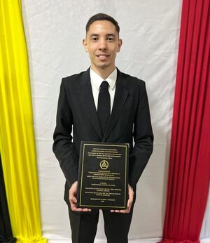 Popular / ¡Relator deportivo de Popu Tv ya es licenciado en Lengua Guaraní!