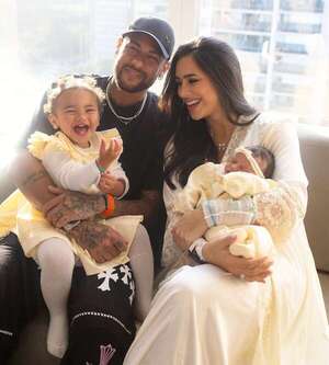 De Neymar a Rihanna: Las celebridades que recibieron a sus bebés este 2025 - Gente - ABC Color