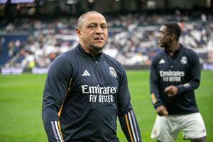 Roberto Carlos, hospitalizado en Brasil