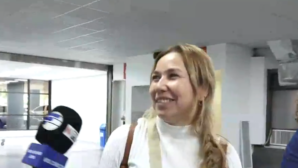 Más compatriotas llegan para Año Nuevo al aeropuerto y algunos con la maleta extraviada