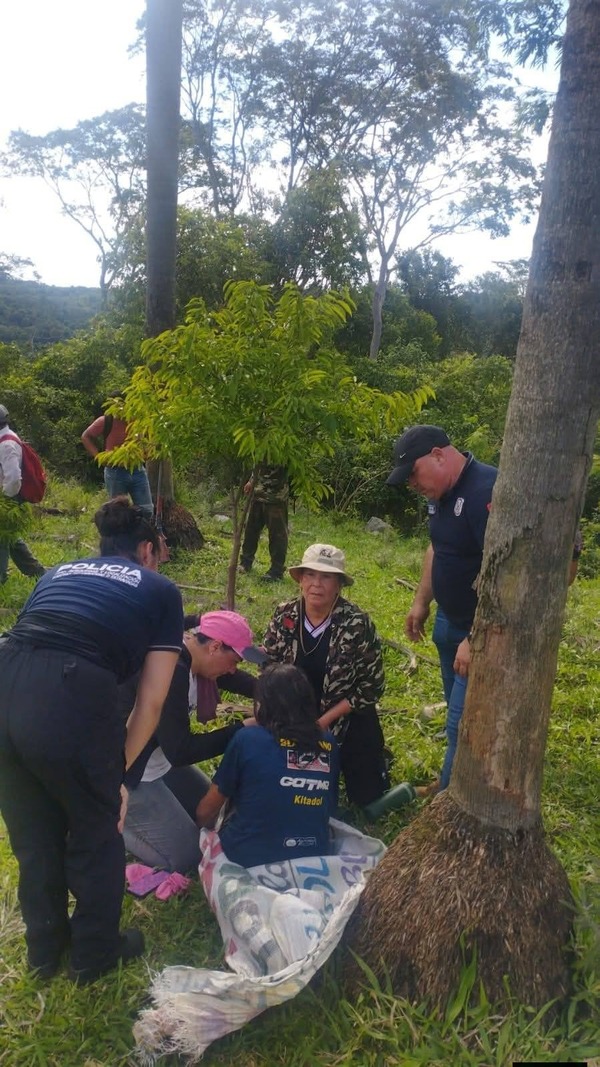 Hallan con vida a abuelita desaparecida en el monte