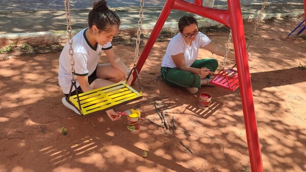 Alumnos realizan mejoras en plaza de Lambaré con apoyo de la comunidad