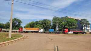 Fiestas de Fin de Año paralizan el cruce de camiones en la frontera con Brasil