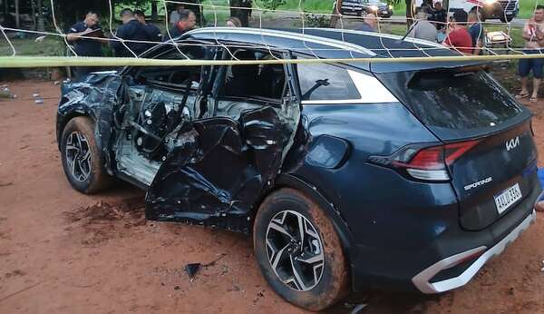 Mujer muere tras despiste de camioneta en Ruta PY13 - Nacionales - ABC Color