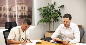 La Nación / Santiago Peña promulga PGN 2026