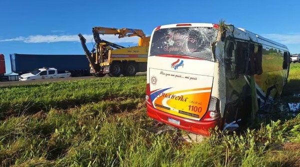 Fatal accidente en Coronel Oviedo: imputan a conductor de ómnibus por homicidio culposo