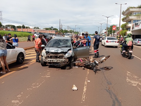 ACCIDENTE DE TRÁNSITO SOBRE RUTA PY06 DEJA DOS PERSONAS LESIONADAS
