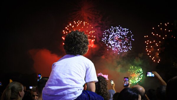 Ciudad del Este recibió el 2026 con música y fuegos artificiales en el Lago de la República