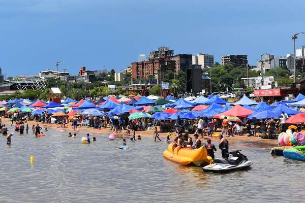El primer día del año, con playa llena en Encarnación - Nacionales - ABC Color