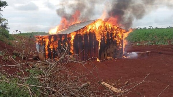 Iglesia denuncia expulsión, disparos y quema de viviendas indígenas por civiles armados en Canindeyú