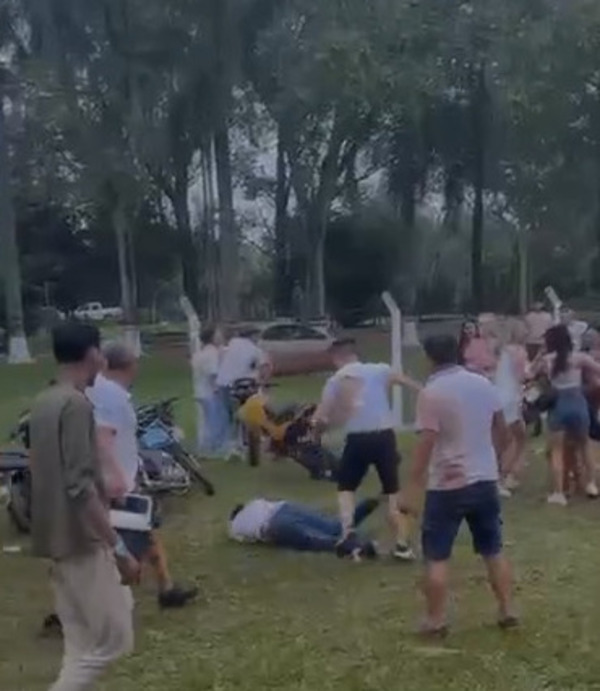 Popular / (VIDEO) Fiesta de año nuevo opa en todo contra todo