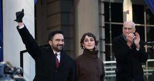 La Nación / Histórico: miles de personas celebran la asunción del primer alcalde musulmán de Nueva York