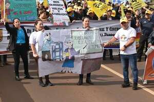 Gremios docentes rechazan reforma de caja y advierten que tomarán acciones - Economía - ABC Color