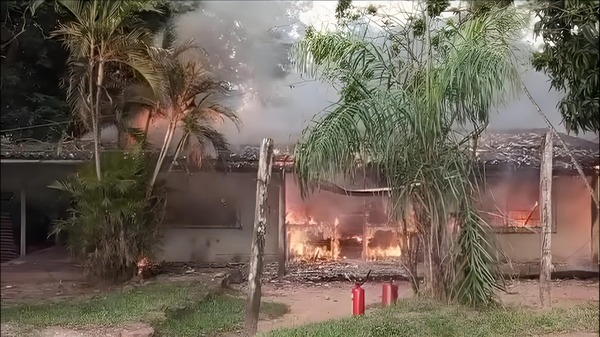 Incendio destruye vivienda en Yby Yaú en víspera de Año Nuevo