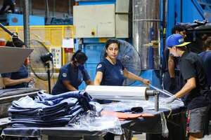 El aguinaldo impulsa una inyección salarial de US$ 1.712 millones - Economía - ABC Color