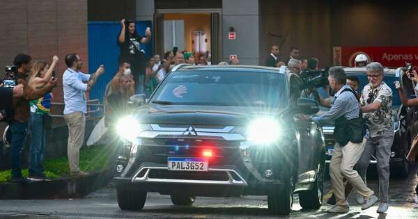 La Nación / Bolsonaro regresó a prisión tras más de una semana internado