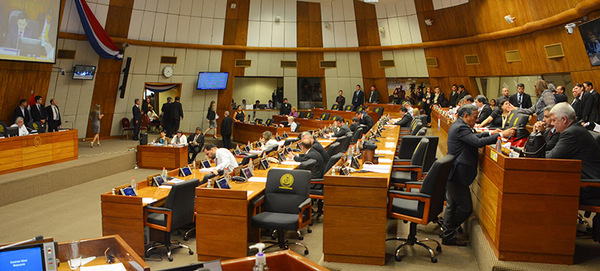 Anuncian proyecto para acortar vacaciones legislativas