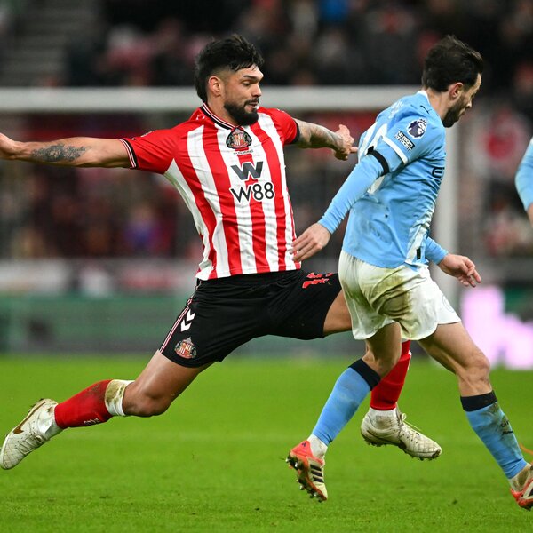 Omar Alderete tuvo un altísimo rendimiento en el empate del Sunderland con Manchester City