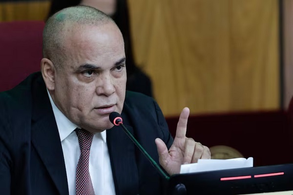 Bachi Núñez busca reducir el largo receso parlamentario