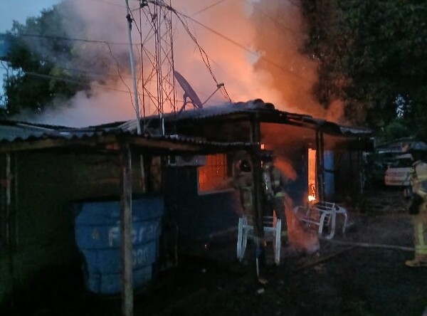 Popular / Le prendió vela a sus santos para pedir amor pero okaipaite la hóga