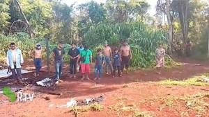 Monseñor denuncia que civiles armados queman plantaciones y casas de indígenas