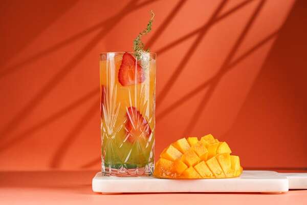 Delicioso jugo refrescante de frutilla y mango, una receta de verano - Gastronomía - ABC Color