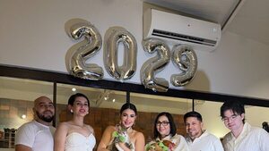 "Vengo del futuro, me eligieron como presidenta y Paraguay tiene un mejor rumbo"