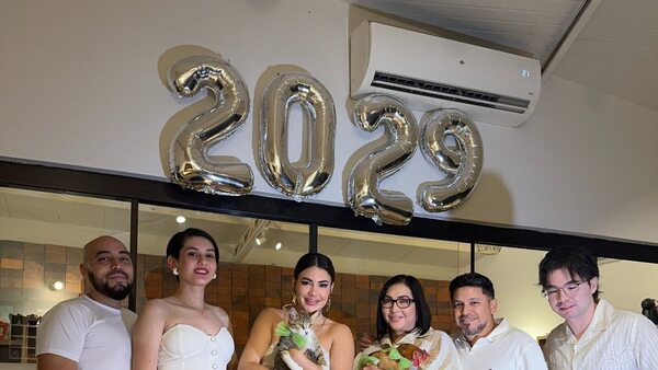 "Vengo del futuro, me eligieron como presidenta y Paraguay tiene un mejor rumbo"